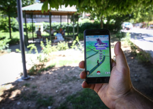 ANKARA, TURKEY - JULY 13 :  A Pokemon Go user plays Pokemon GO game in Ankara, Turkey on July 13, 2016.  (Photo by Erçin Top/Anadolu Agency/Getty Images)