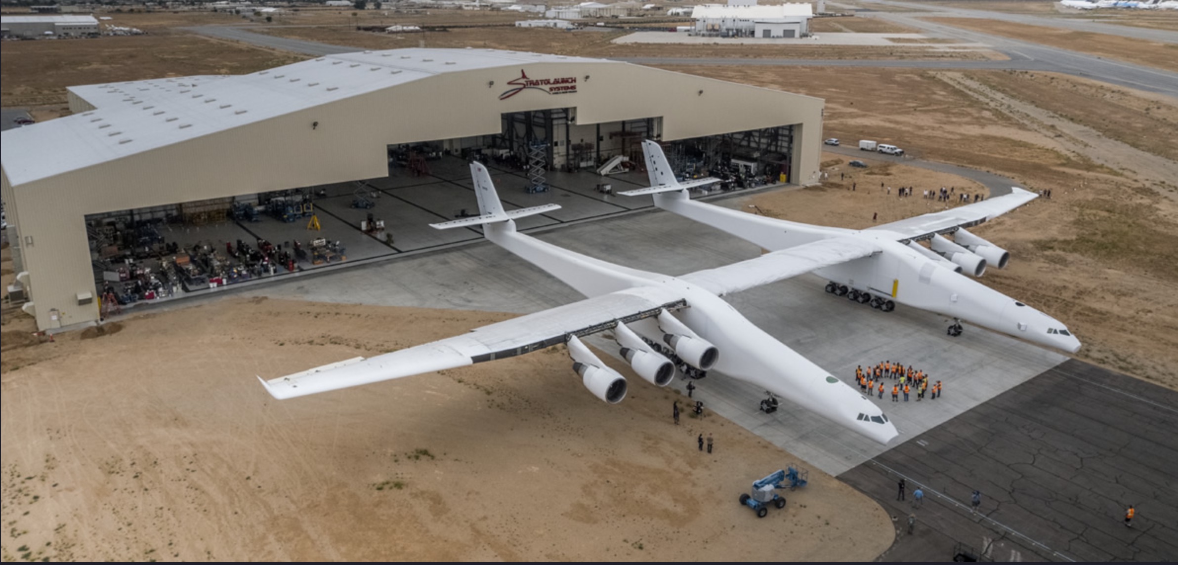 Самый великий самолет. Двухфюзеляжный самолет Stratolaunch. Stratolaunch model 351. Scaled Composites Stratolaunch model 351. Stratolaunch самолет.