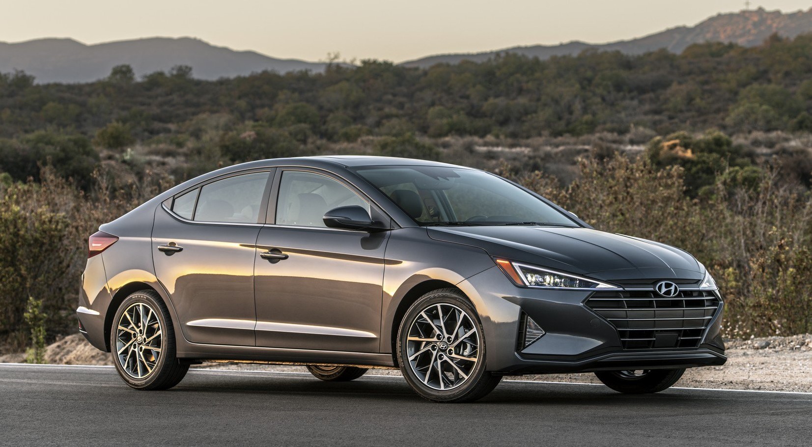 2019 Hyundai Elantra front look