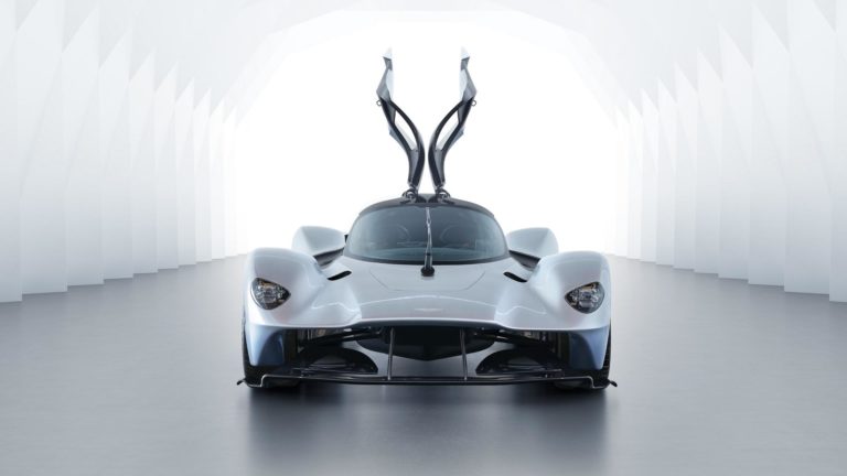 aston-martin-valkyrie-open doors