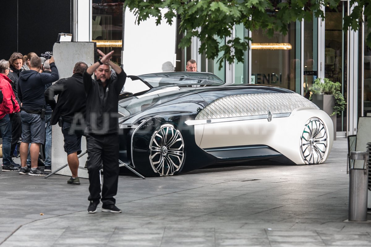 renault-concept-new-warsaw door