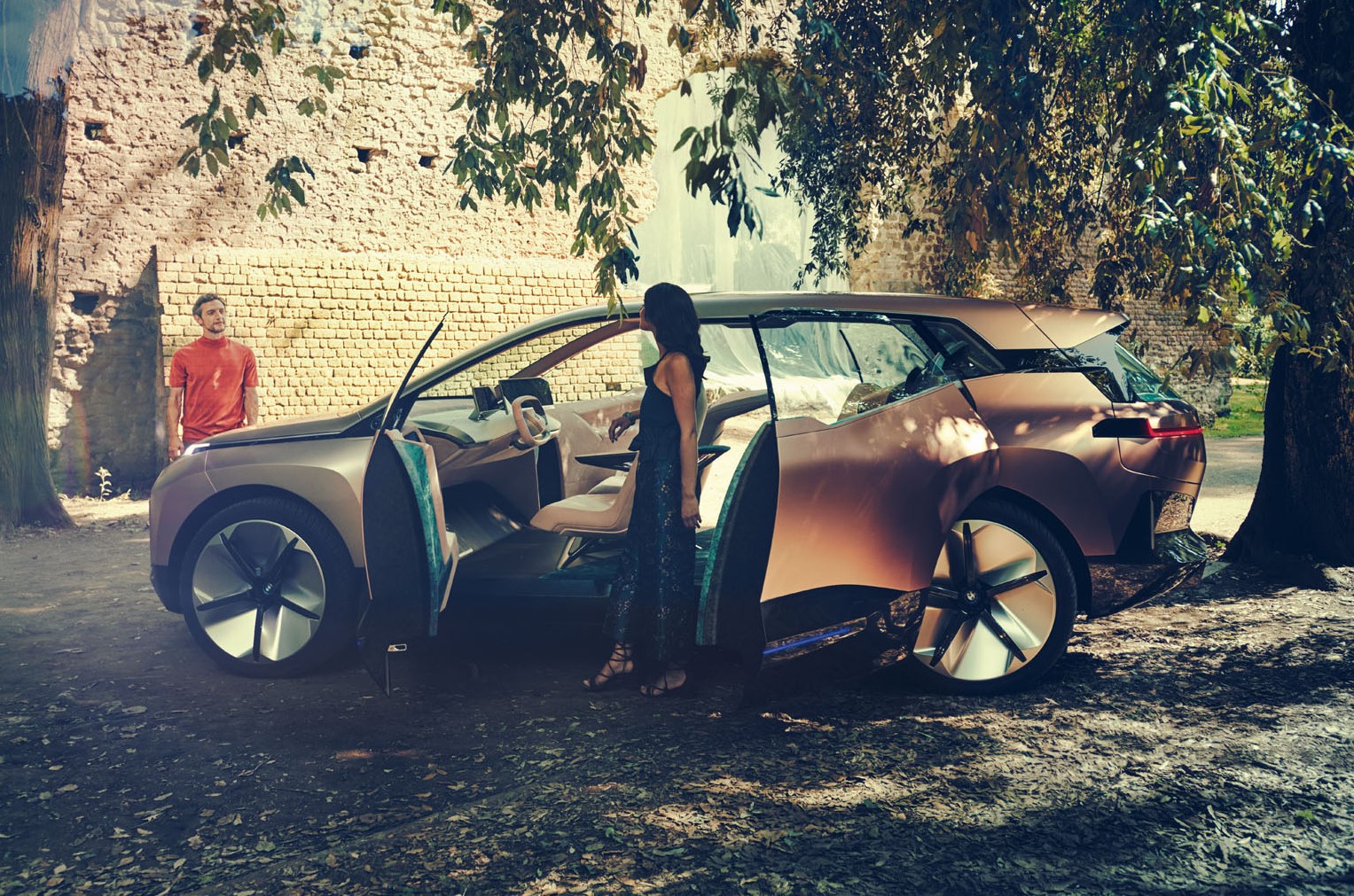 BMW iNEXT crossover launch