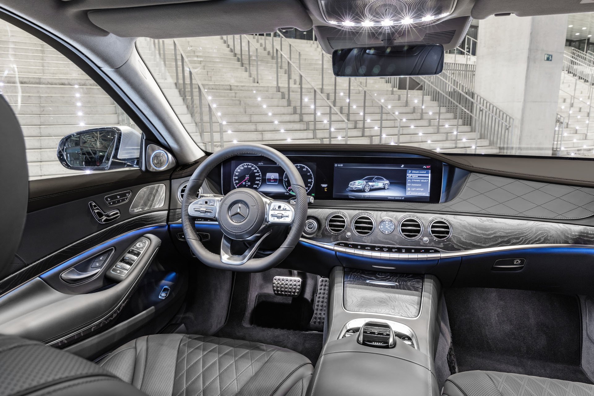 S-CLass S560e hybrid interior