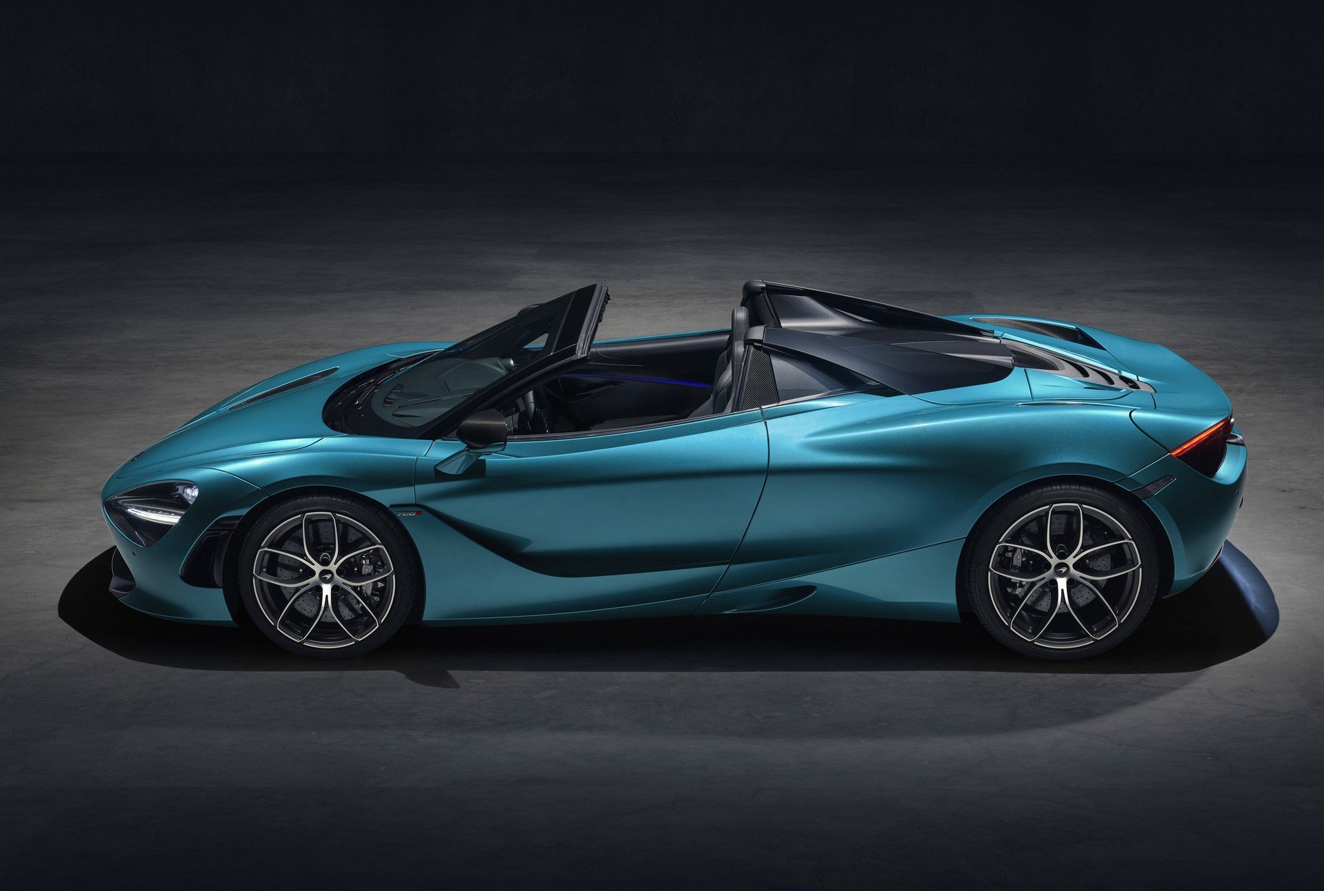 McLaren 720S Spider roof time