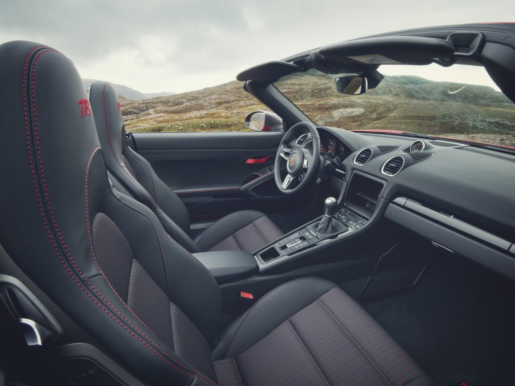 Porsche 718 T B oxster interior