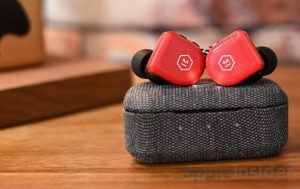 Wireless earbuds Maste and Dynamics MW07 go