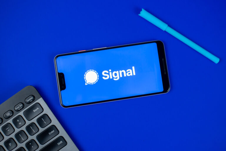 Signal Messaging App