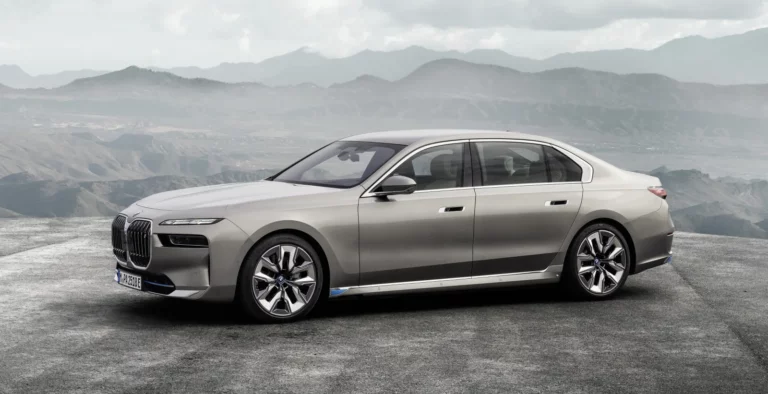 BMW unveils i7 electric car with over 300 miles of range and a less polarizing design
