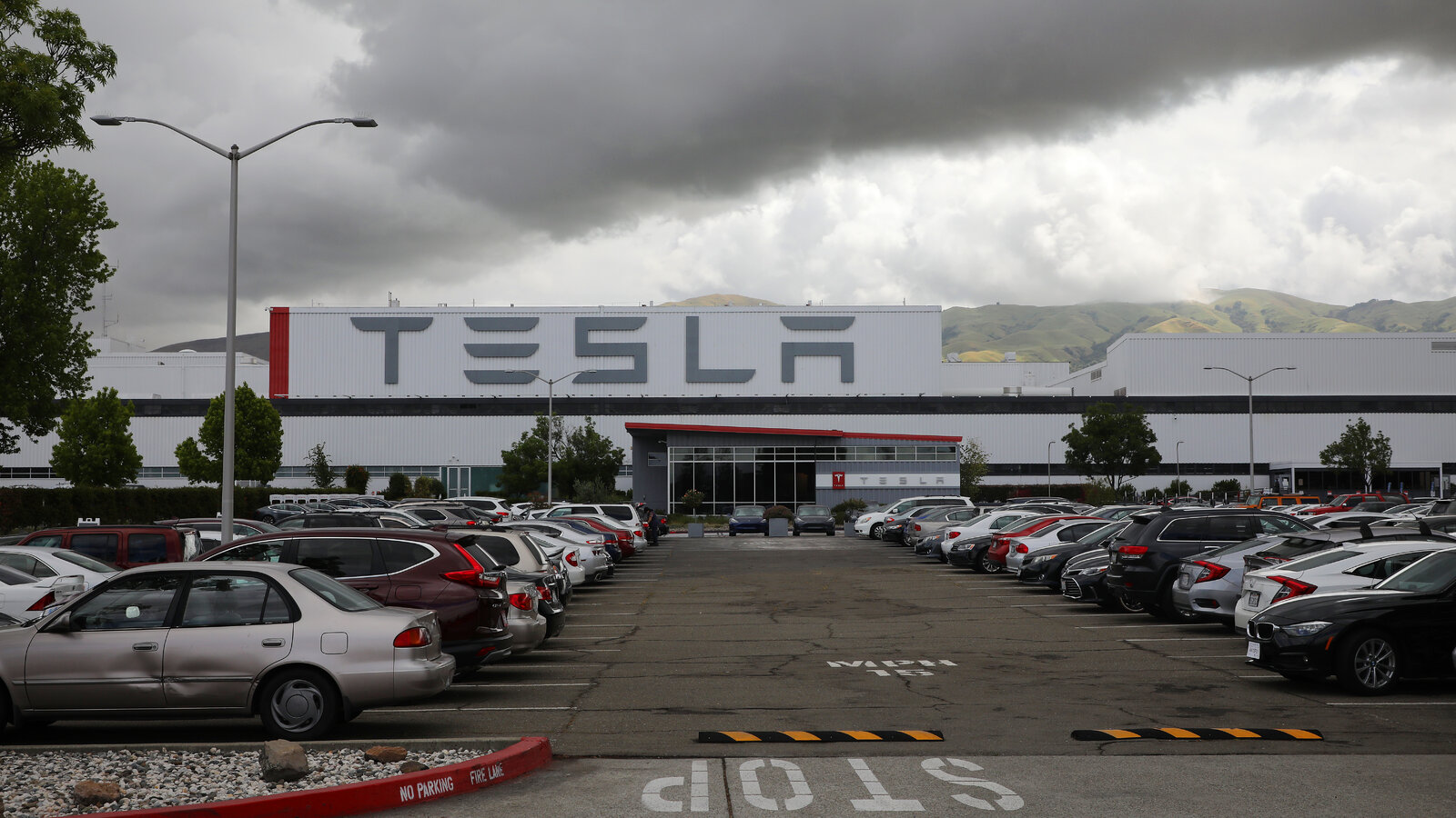 Tesla pushes for China to ease transport restraints with increased COVID presence