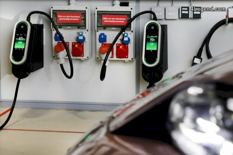 The Porsche Taycan supplies electricity to the power grid