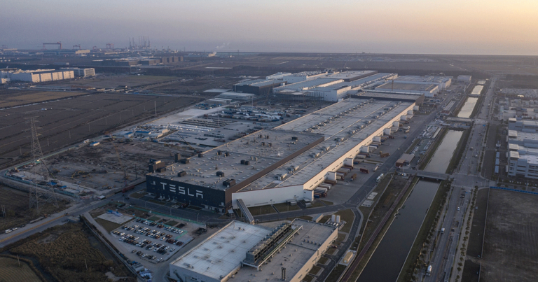 Tesla targets pre-lockdown output at Shanghai factory by mid-May