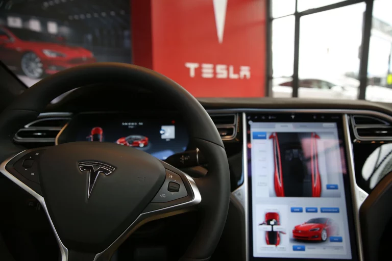 Tesla recalls 135,000 vehicles over touchscreen failures