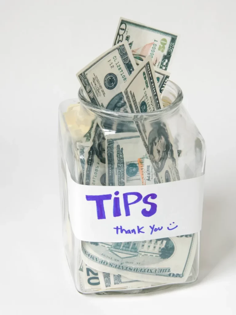 Crypto dude tips $3000 to a waiter