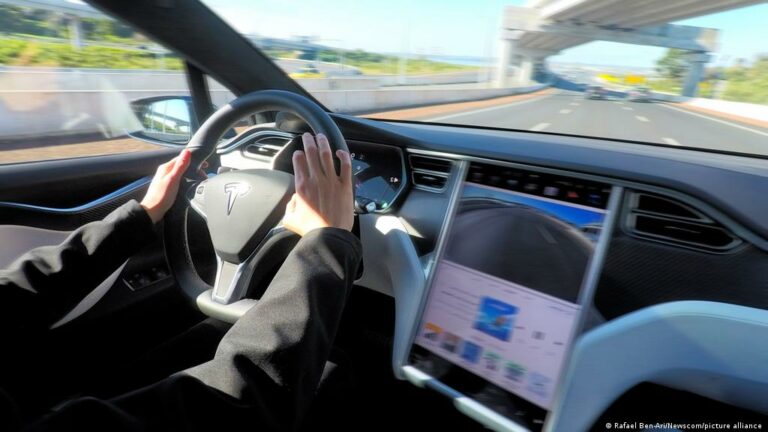US: Tesla accused of false advertising over Autopilot claims