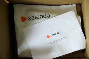 Zalando logo depicted on a boxZalando expects a return to growth in the second half of this year