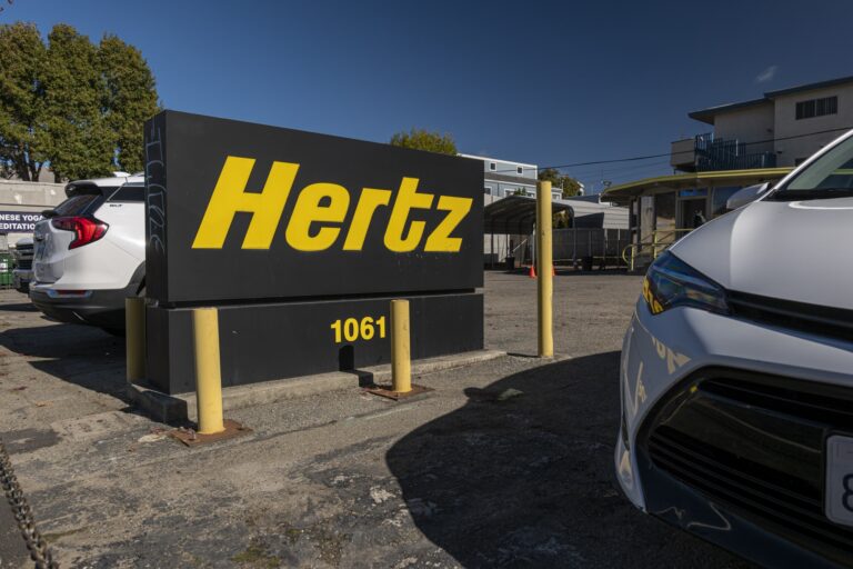 Hertz Electric-Car Fleet Could Be the Auto Industry's Safety Net