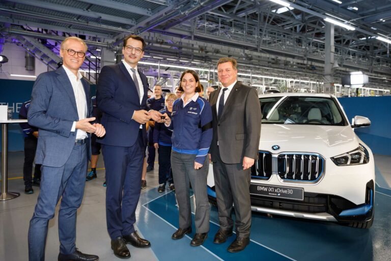 Start of BMW iX1* production in Regensburg ups the pace: By 2024, one in three BMWs from Bavarian plants will be electric