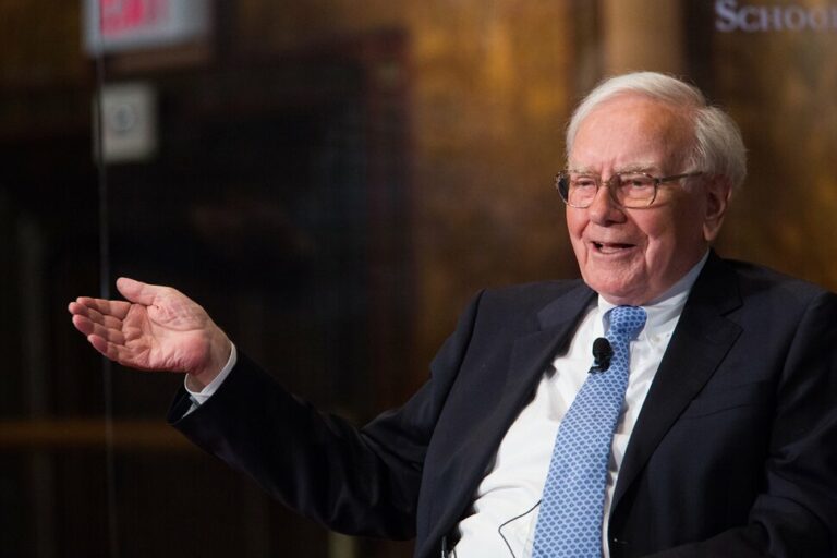 Warren Buffett surpassed Jeff Bezos in wealthiest people list