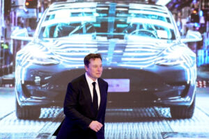 Major Tesla investor Elon Musk says he threw TSLA shareholders under the bus to buy Twitter