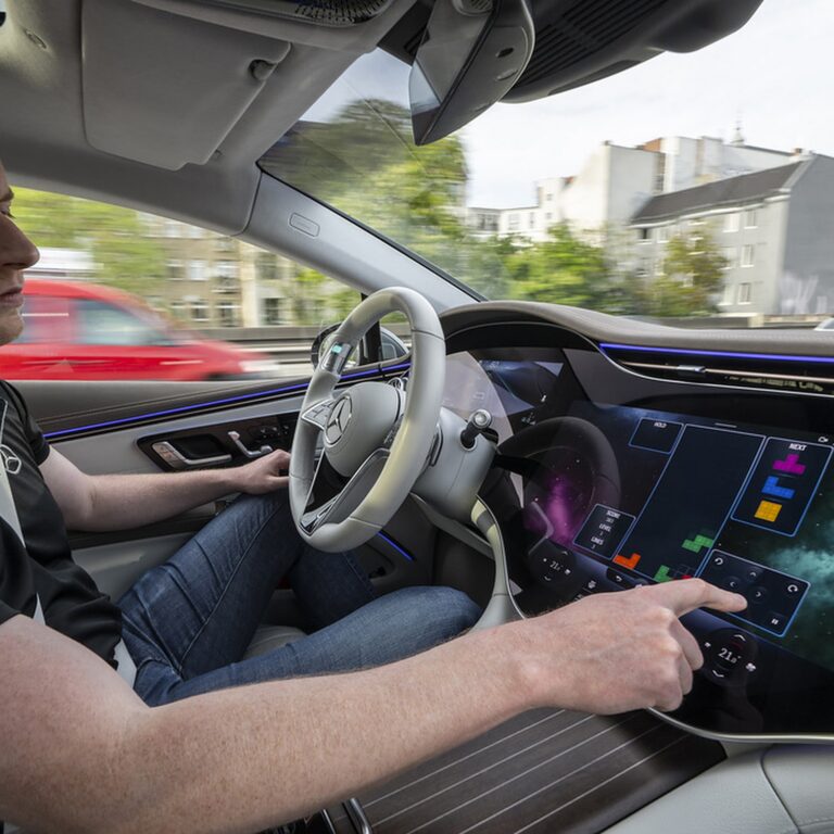 Look ma, no hands: Mercedes to deploy automated driving in the US