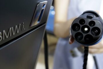 Mexico in talks with top carmakers to make electric vehicles, foreign minister says
