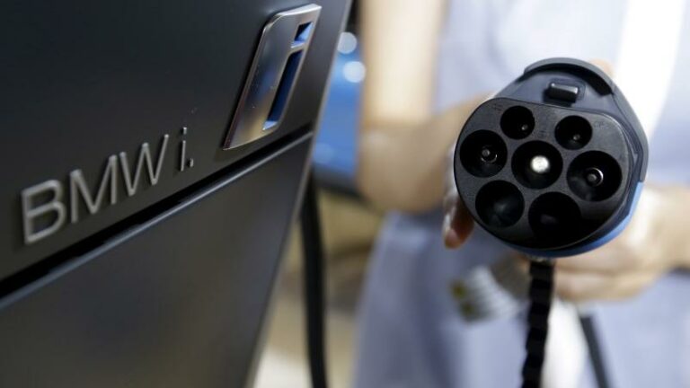 Mexico in talks with top carmakers to make electric vehicles, foreign minister says