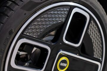Electric Mini Cooper SE Convertible uses alloy wheels made from 100% recycled aluminium