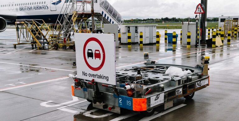 Autonomous baggage vehicles will drive down airport CO2