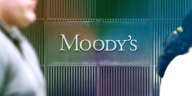 Six Major U.S. Banks Under Review as Moody's Downgrades Signature Bank to Junk