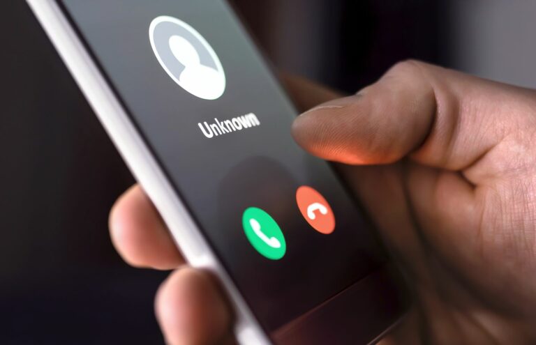 AI Voice Fraud: Essential Tips for iPhone and Android Owners