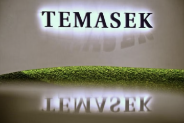 Temasek cuts compensation
