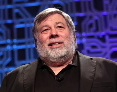 The Impact of AI on Scam Detection and Misinformation: Warnings from Apple Co-Founder Steve Wozniak