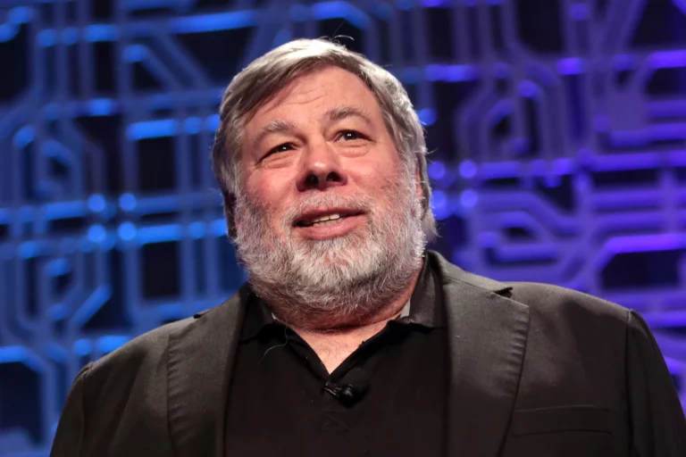 The Impact of AI on Scam Detection and Misinformation: Warnings from Apple Co-Founder Steve Wozniak