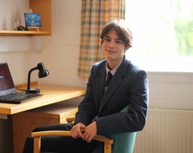 Ukrainian Schoolboy Sells Minecraft Server to Provide Home for Mother