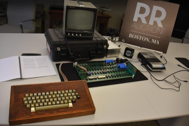 Apple Holds Auction on Anniversary of Steve Jobs's CEO Departure