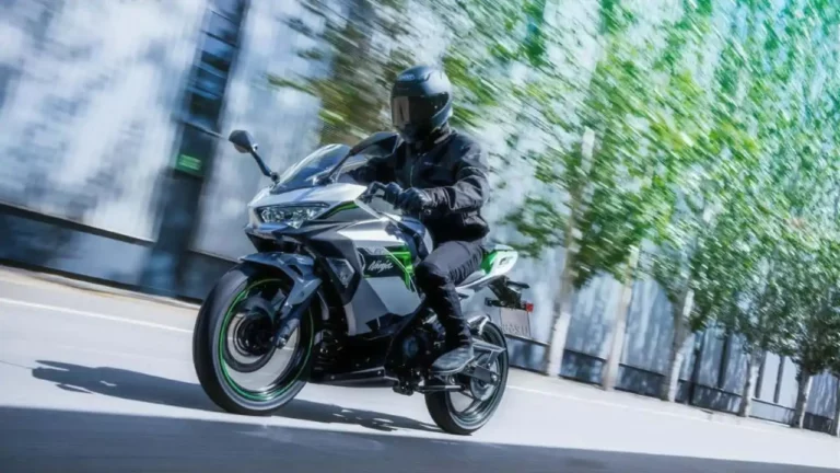 A man riding Kawasaki Ninja E1