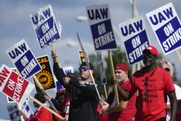 Union Auto Workers protest