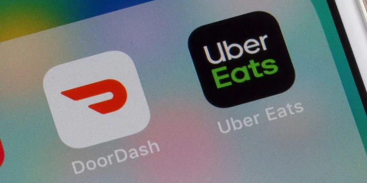DoorDash and Uber Eats Alter Tipping Approach Amidst New York City Minimum Wage Surge for Delivery Workers