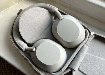 Sony WH-1000XM5 selling for the Lowest at $250
