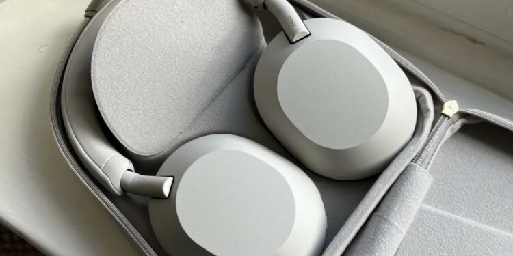 Sony WH-1000XM5 selling for the Lowest at $250