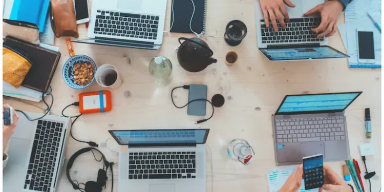 Mass Layoff via Google Meet: Cold Call Layoff Raises Questions about Future of Work