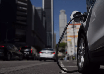 How to Qualify for the Full $7,500 Federal Electric Vehicle Tax Credit
