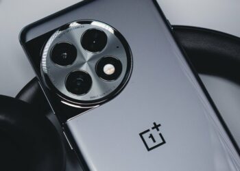 OnePlus 12R to get a bigger LTPO Display and Battery, CONFIRMED!