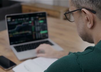 Funded Trading vs. Conventional Trading: A Comprehensive Comparison