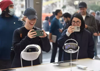 Apple's VR Ambitions Meet Reality: Quiet Launch for Vision Pro Raises Questions