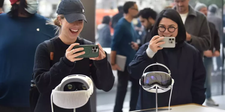 Apple's VR Ambitions Meet Reality: Quiet Launch for Vision Pro Raises Questions