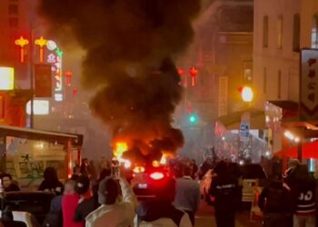 Mob Destroys Waymo Self-Driving Car in San Francisco’s Chinatown