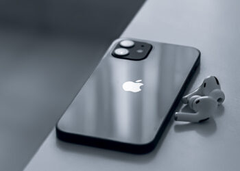Thousands of Iranians fall victim to Apple iPhone scam as high-profile figures endorse multi-million-dollar fraud