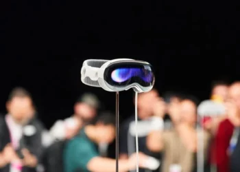 Apple Vision Pro: 4 Generations to Perfection? Headset's "Ideal Form" Still a Long Way Off