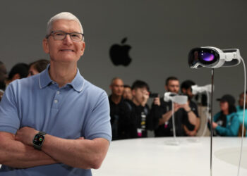 "Customers had tears in their eyes" Time Cook shares fans reaction to Apple Vision Pro Launch